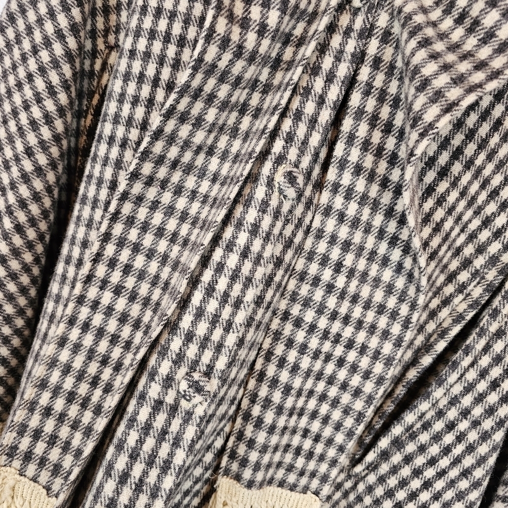 Checkered Wool Cape - Picture 4 of 6